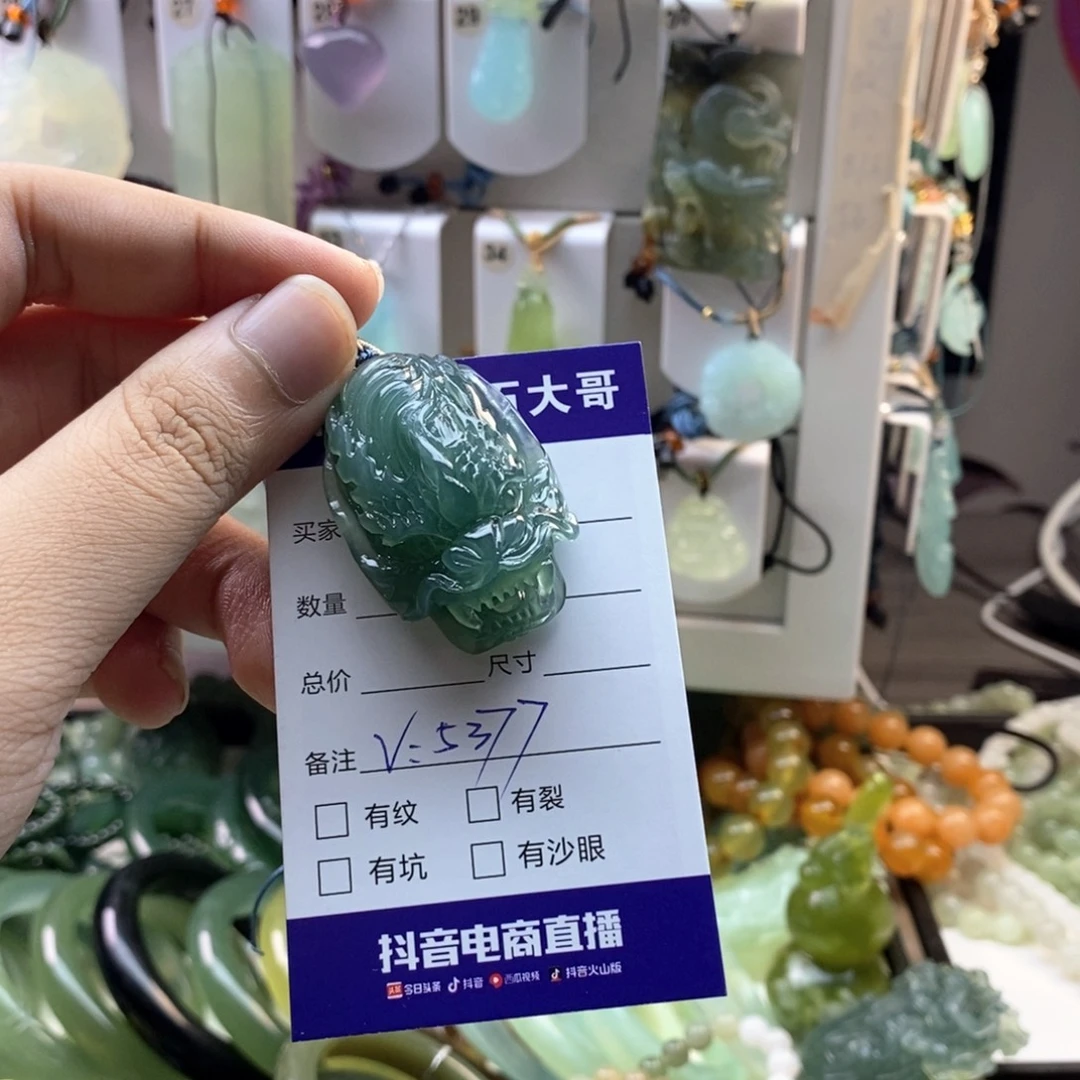 哈***滴蛇纹石玉未镶嵌颈饰