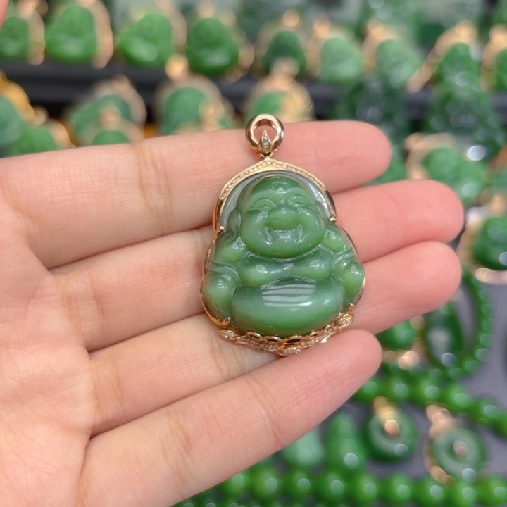 颈饰18K金镶嵌和田玉（碧玉）