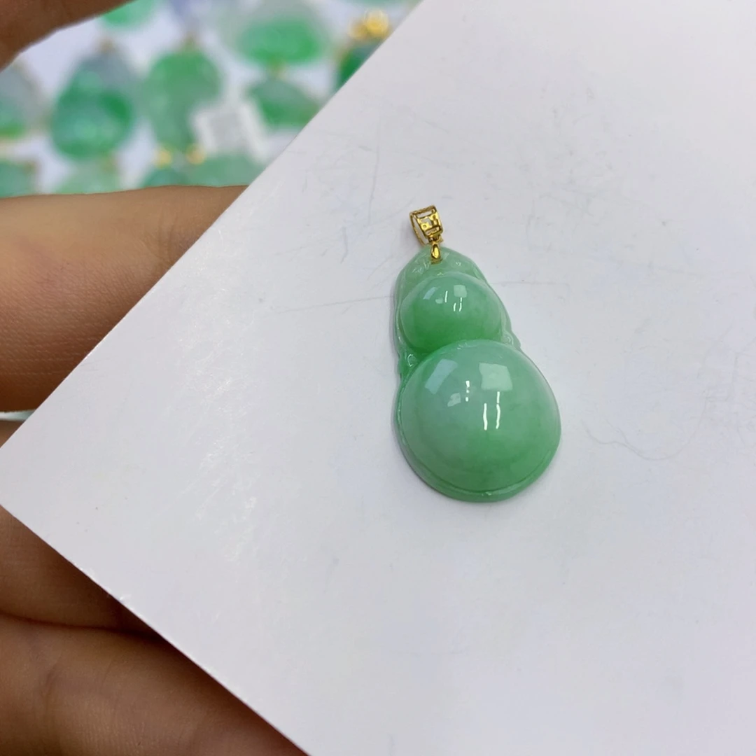 翡翠18K金镶嵌颈饰翡翠