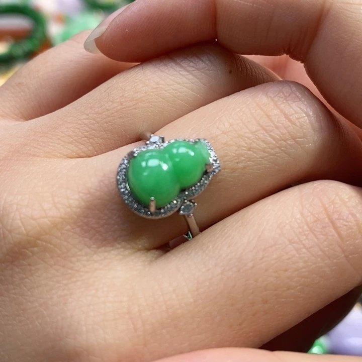 颈饰未镶嵌翡翠吊坠