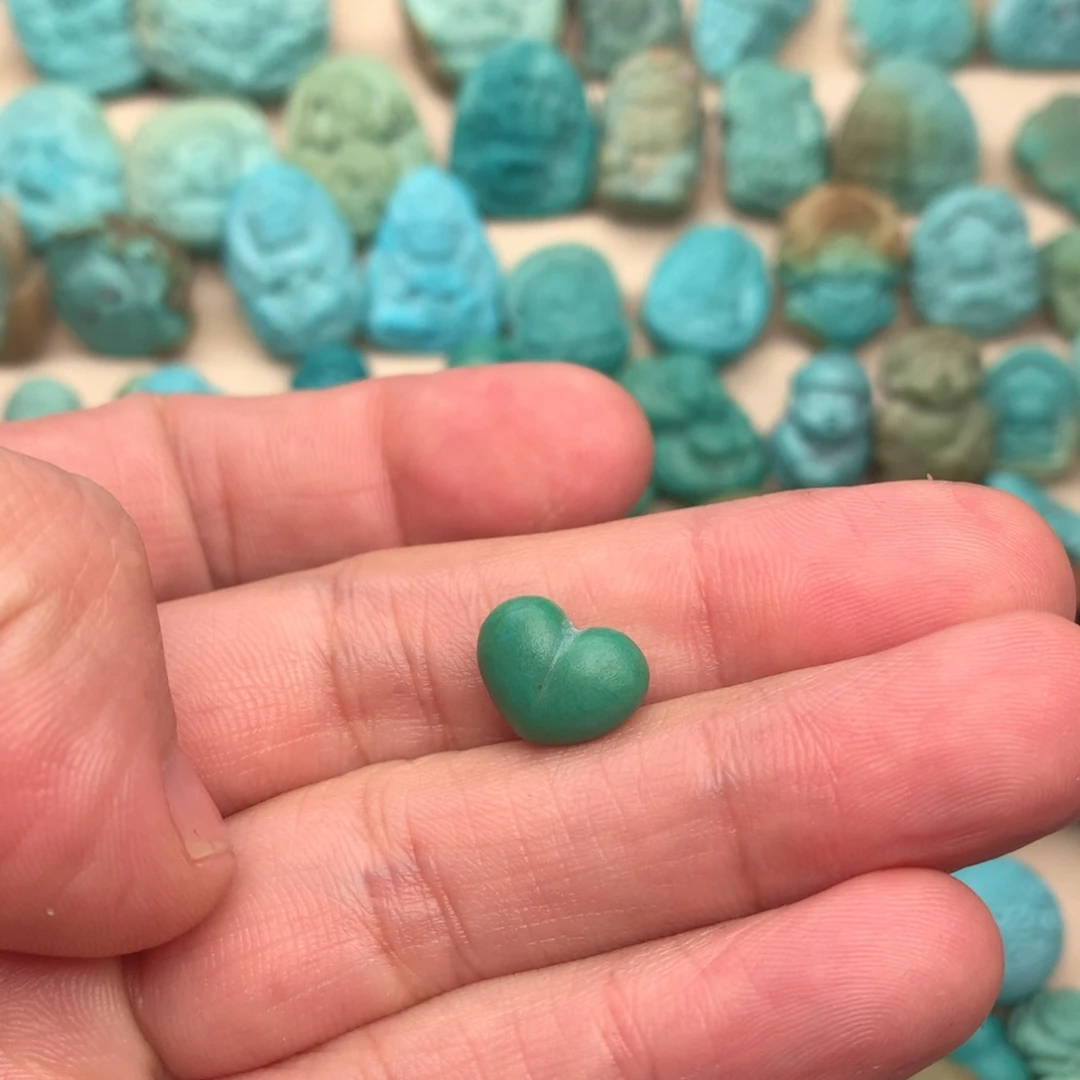 绿松石未镶嵌颈饰