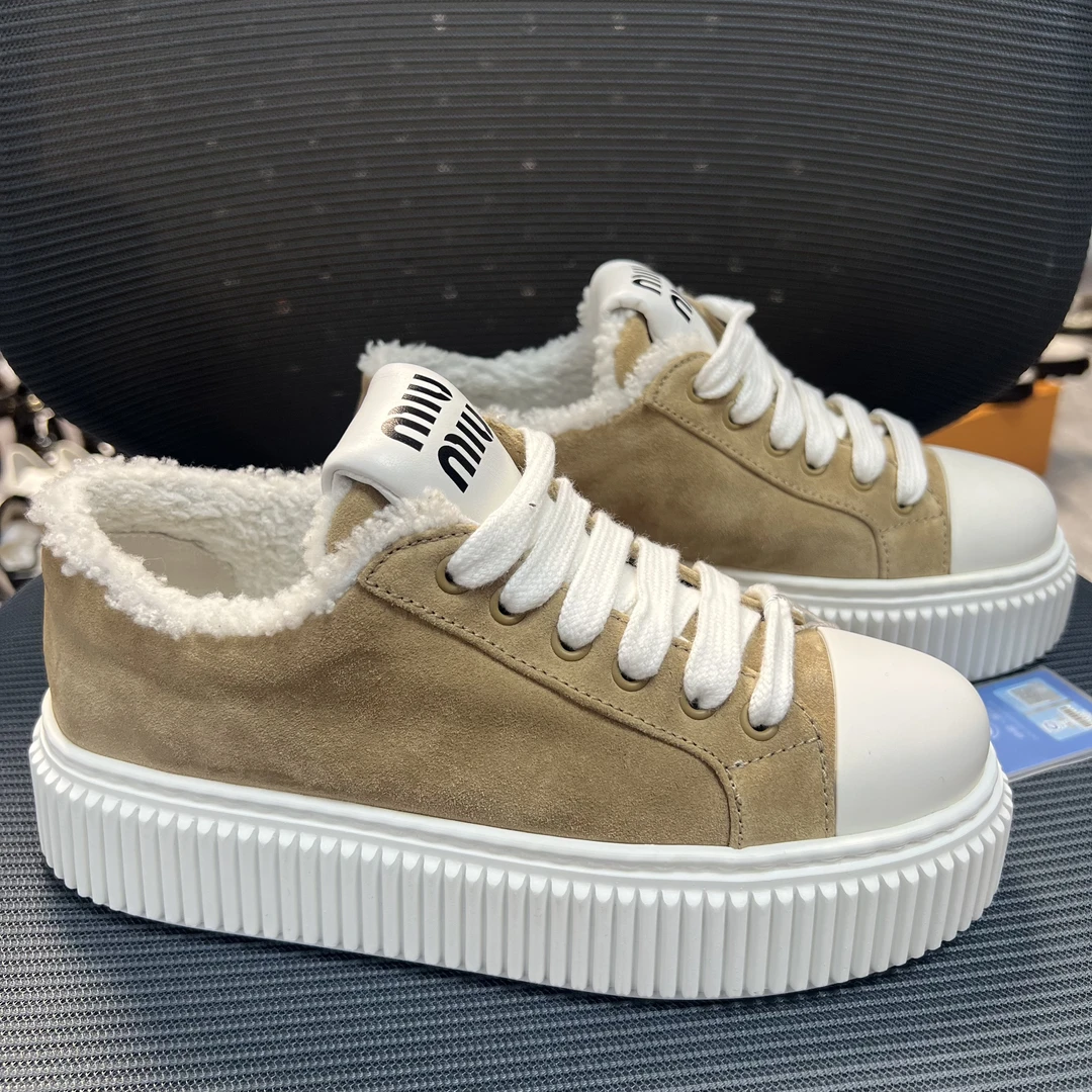 99新 MIU MIU/缪缪 36码！绒面革厚底淡褐色板鞋