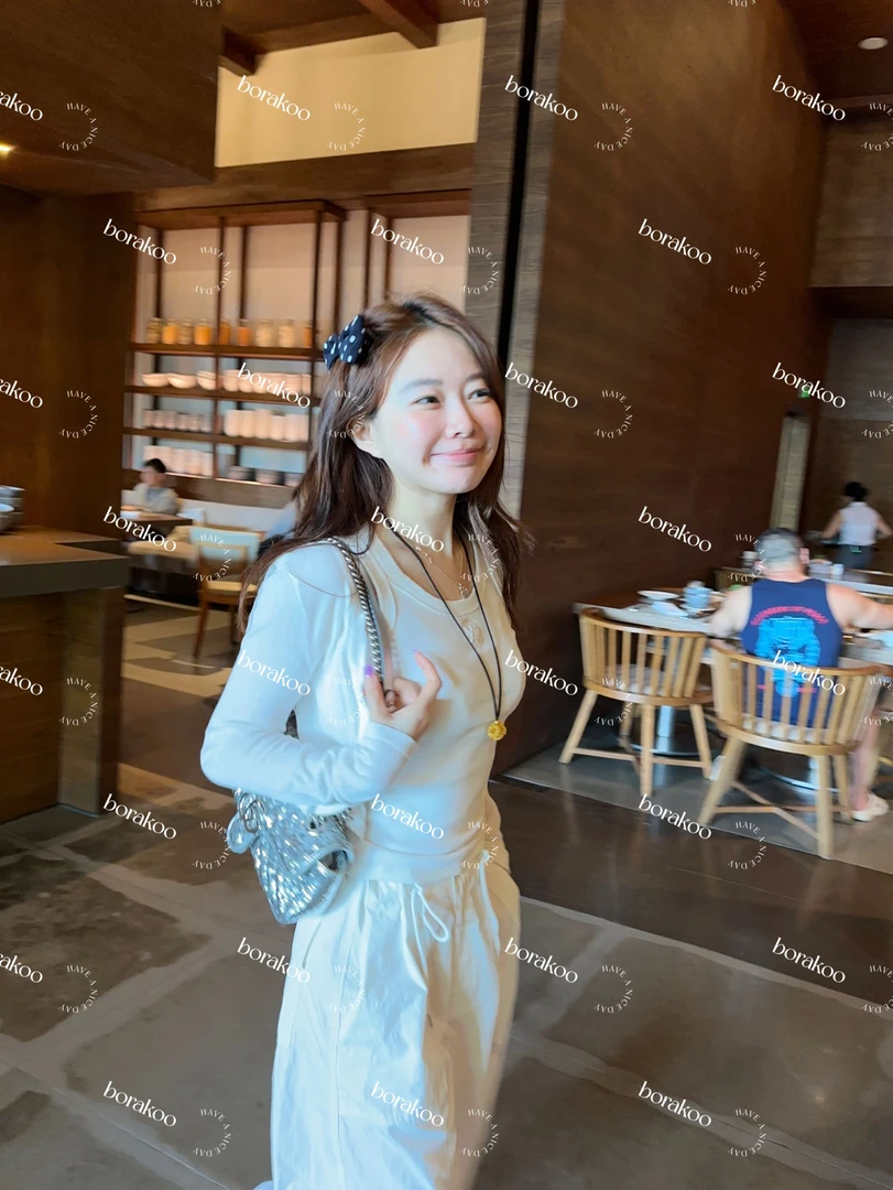 【BORAKOO】白色冰丝感超薄纽扣针织开衫