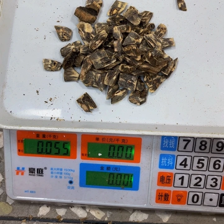 蒋***沉香沉香碎屑张勺子胚55 克