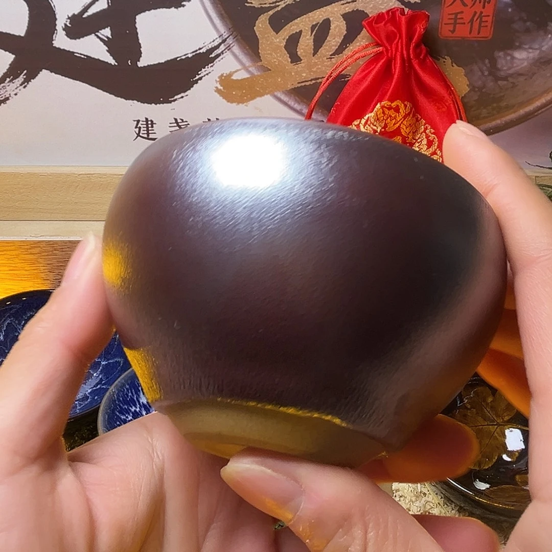 茶盏在你面前装着别人一样东西还