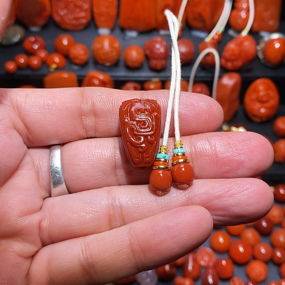 毅***雕南红玛瑙未镶嵌锦红三通13.2+弟子珠7