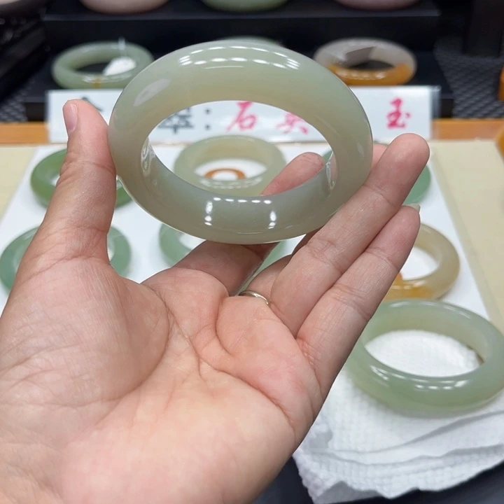 未镶嵌手镯石英质玉缘**你
