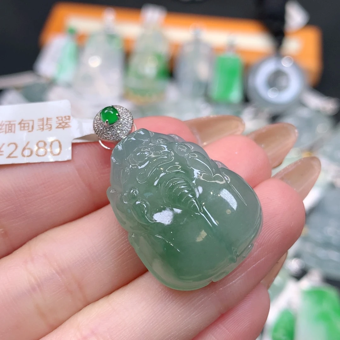 颈饰18K金镶嵌翡翠