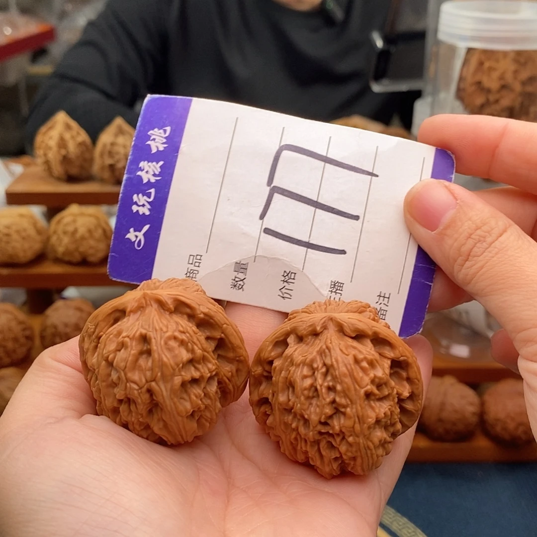 文玩核桃把件40白狮子