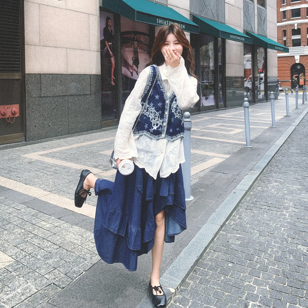 超好看减龄刺绣马甲衬衫套装裙女2025早秋新款不规则半身裙三件套