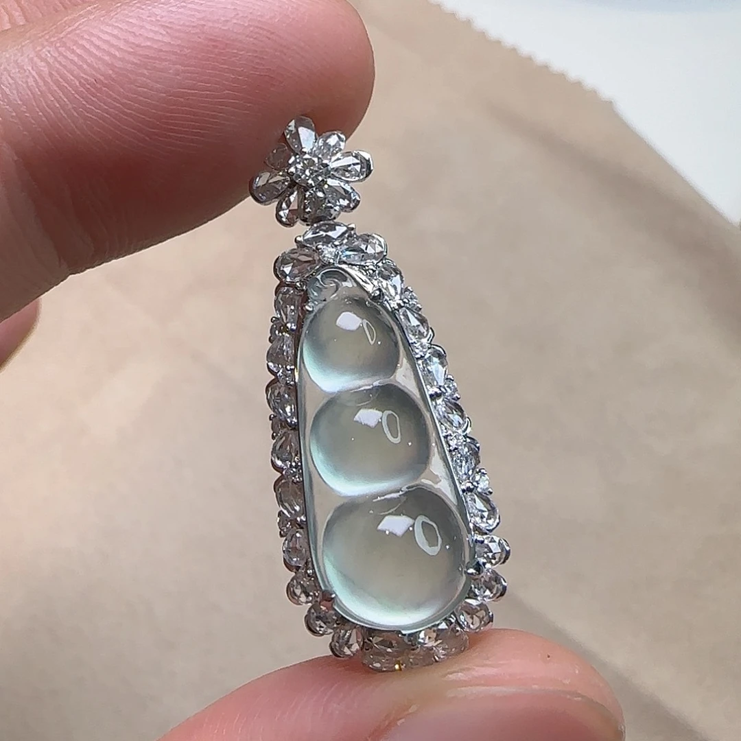 颈饰18K金镶嵌翡翠天然翡翠