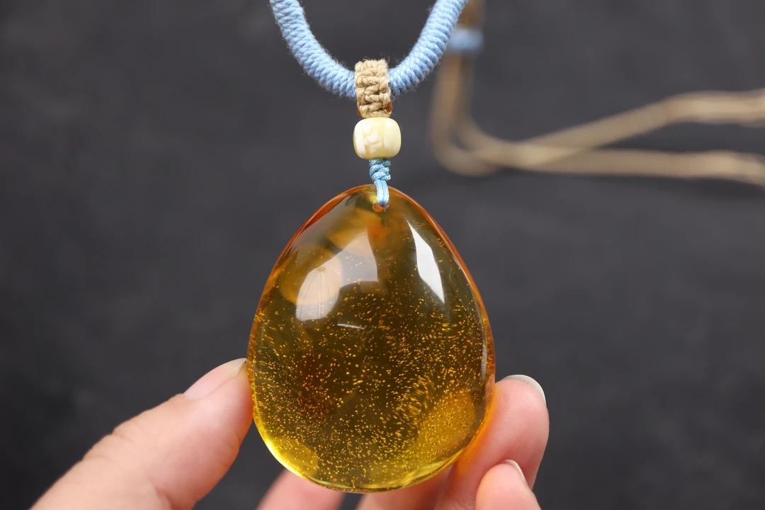 特色金绞蜜满金沙水滴吊坠，内部满金沙，手工编织绳，裸重23.5g，