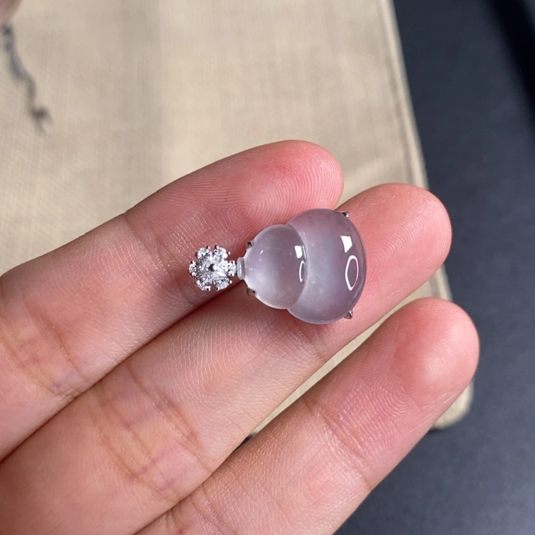 颈饰18K金镶嵌翡翠葫芦