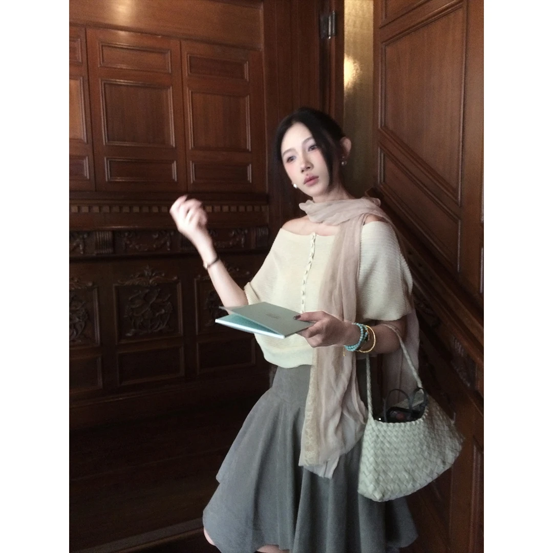 70不是七十【山梨假日】春夏气质薄透一字领蝙蝠袖毛织上衣