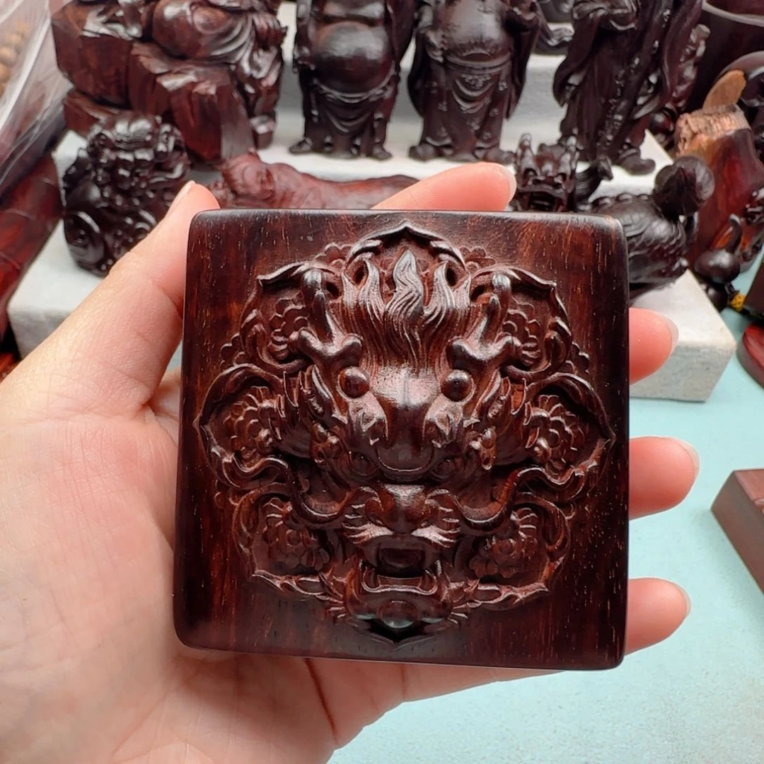 小叶紫檀把件与***?龙行天下