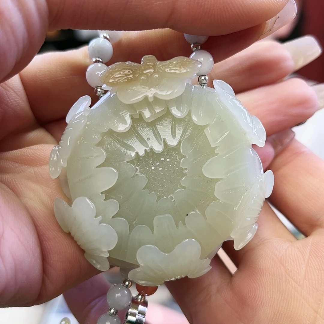 和田玉颈饰未镶嵌珊****9牡丹