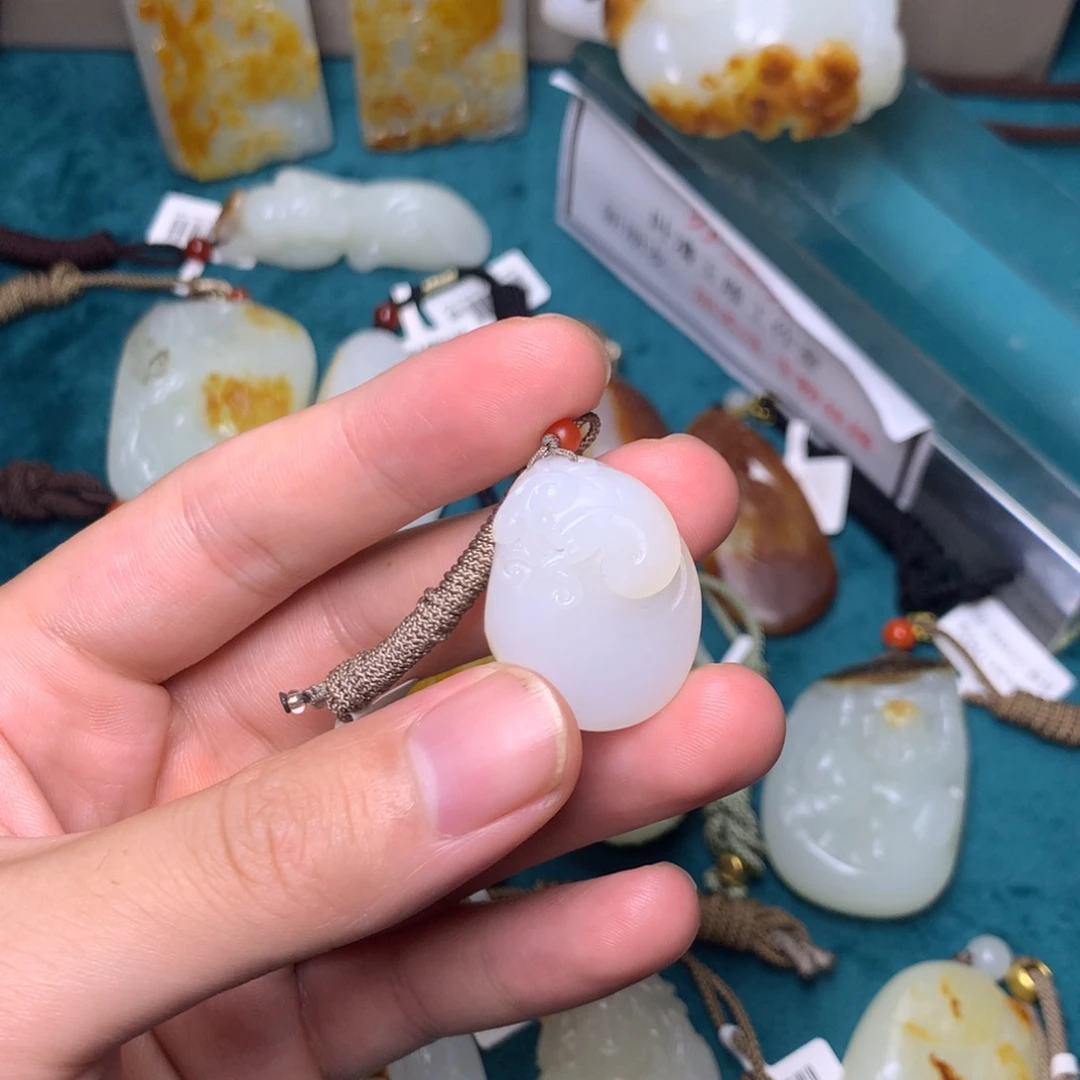 颈饰未镶嵌和田玉