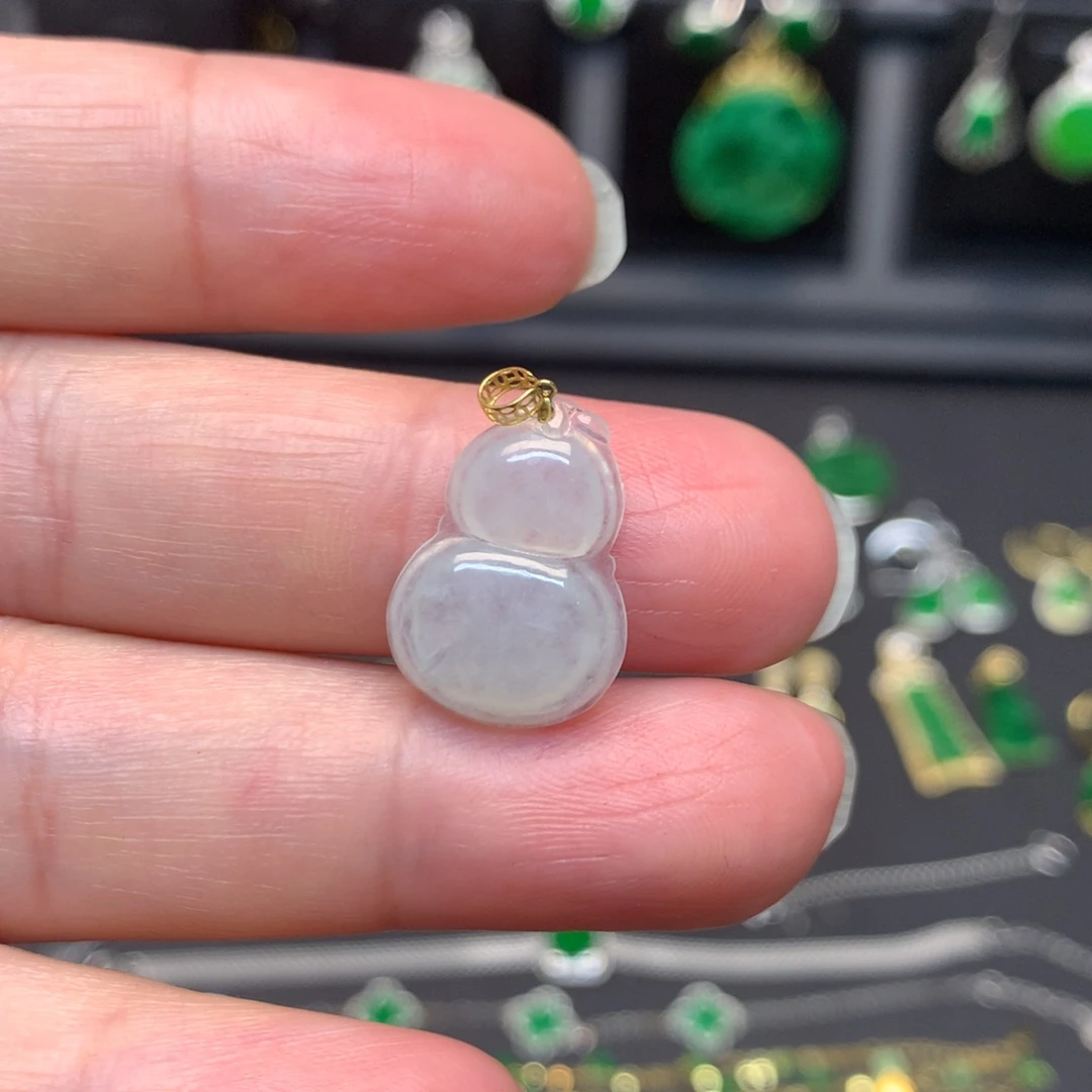 翡翠18K金镶嵌颈饰有纹