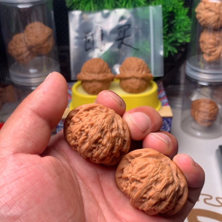 张***的文玩核桃吊坠宫灯