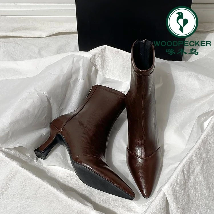 啄木鸟棕色短靴女细跟冬新款法式小踝靴高跟后拉链尖头弹力瘦瘦靴