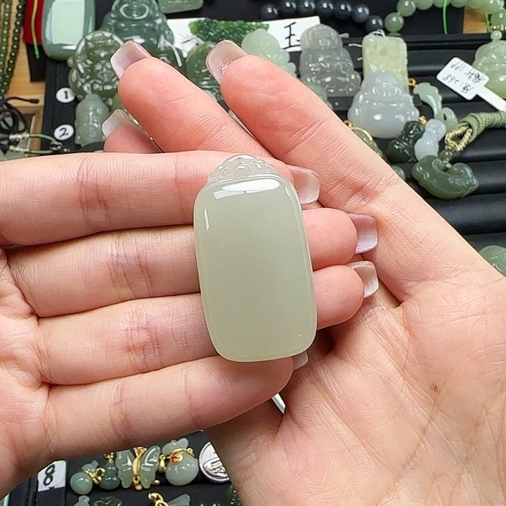 颈饰未镶嵌和田玉