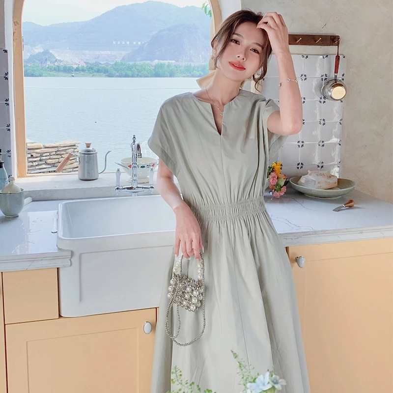 法式v领气质连衣裙夏季收腰显瘦韩版时尚设计感简约中长款裙子