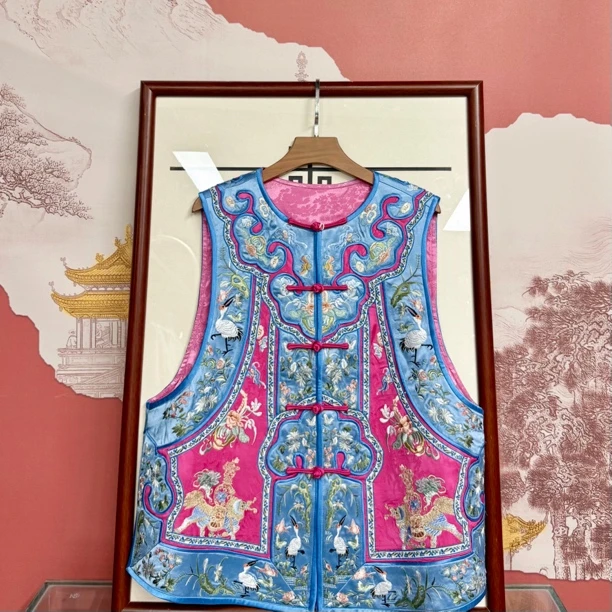 卿风5533C醋酸重工刺绣如意云肩麒麟仙鹤刺绣对开国风坎肩马甲