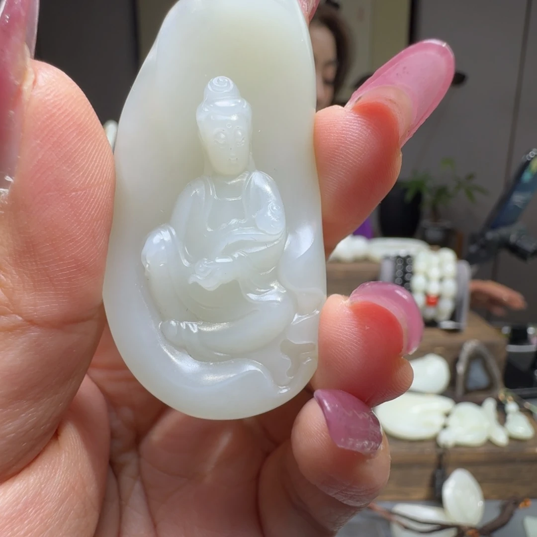 和田玉颈饰未镶嵌苏***牛