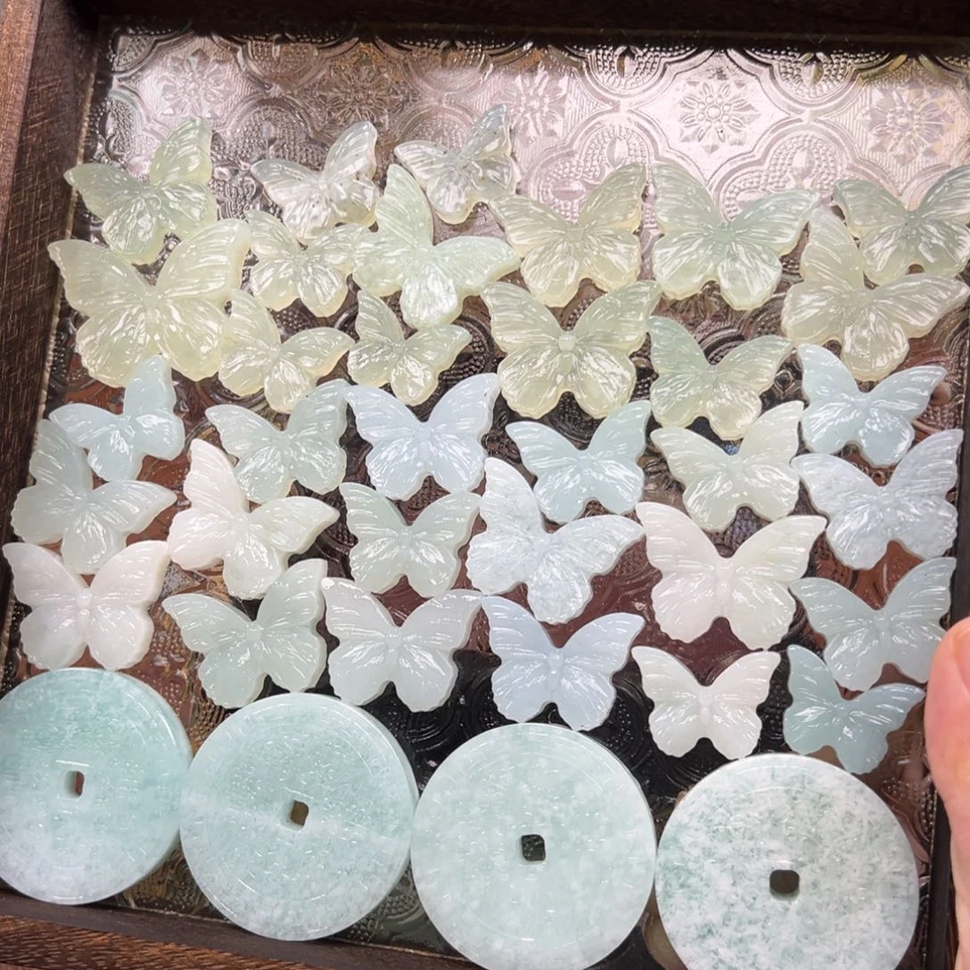 蛇纹石玉未镶嵌蝴蝶