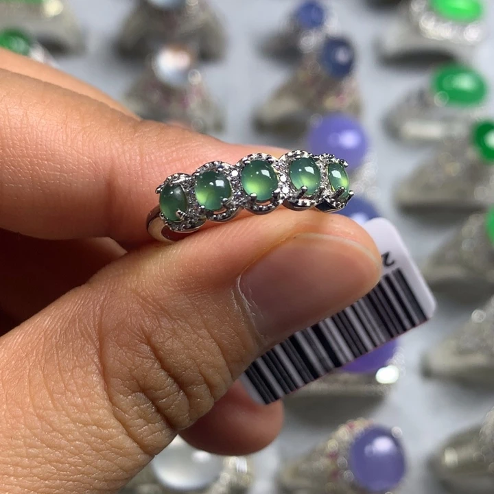 翡翠未镶嵌戒指银托镶嵌，可直接佩戴