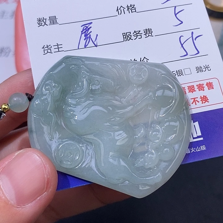 用***4翡翠未镶嵌颈饰翡翠