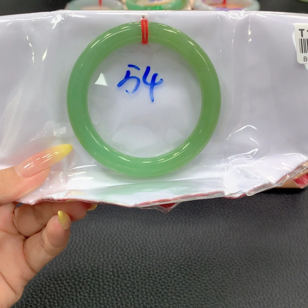 翡翠手镯未镶嵌翡翠