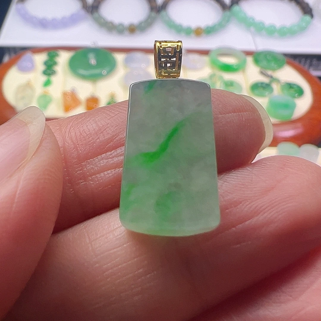 翡翠18K金镶嵌颈饰翡翠冰飘绿无事牌卡18.5