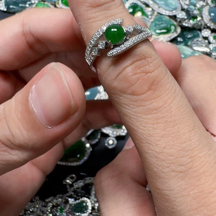 翡翠未镶嵌颈饰天然A货翡翠放漏