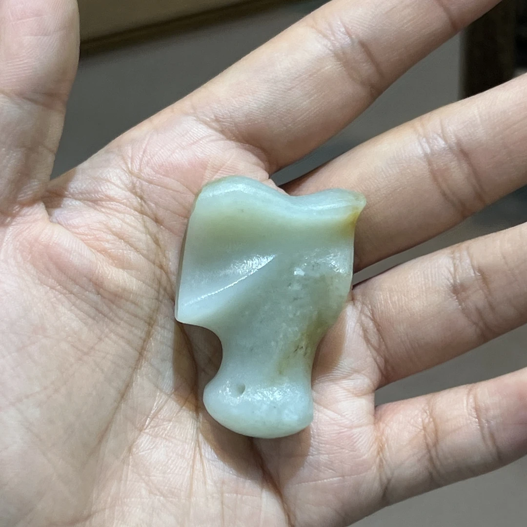 新疆和田玉糖白狼壁石
