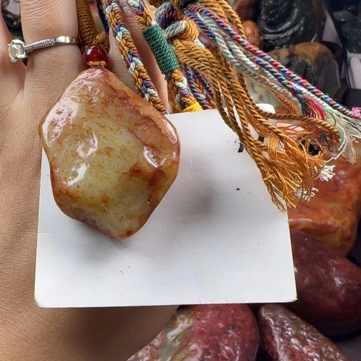 透闪石质玉未镶嵌珠宝奇石