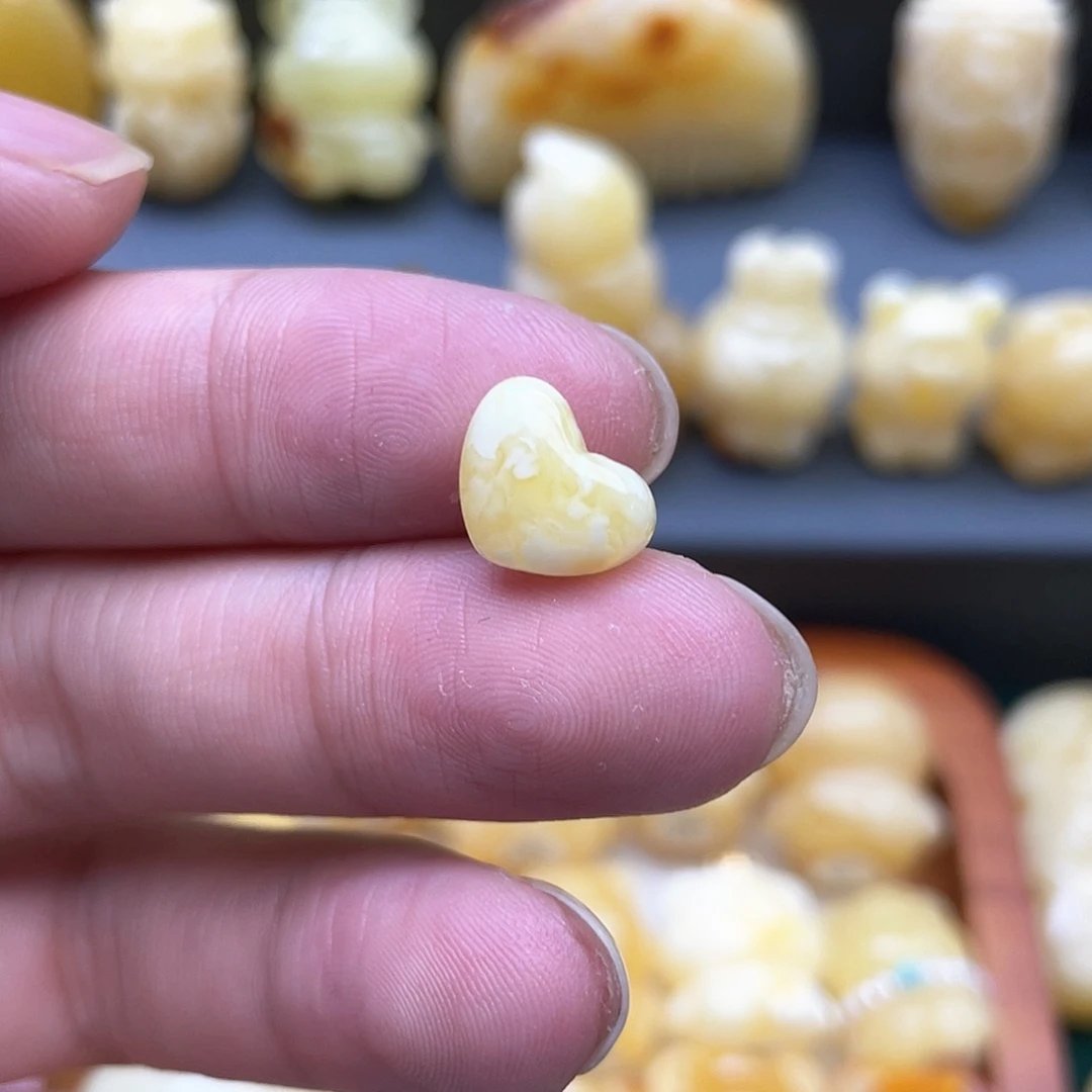 琥珀裸石未镶嵌蜜蜡
