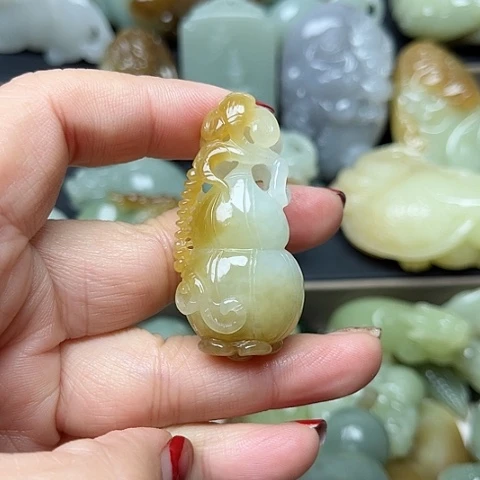 颈饰未镶嵌和田玉爱