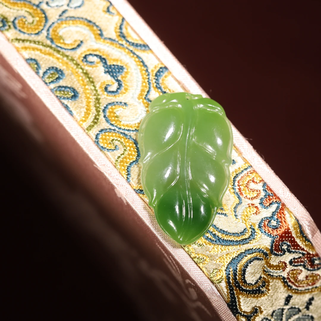 俄碧果绿大叶子吊坠