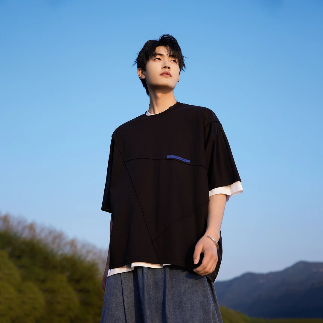 HERBEL/黑白2025夏季印花短袖透气凉感T恤宽松圆领正凉感透气圆领