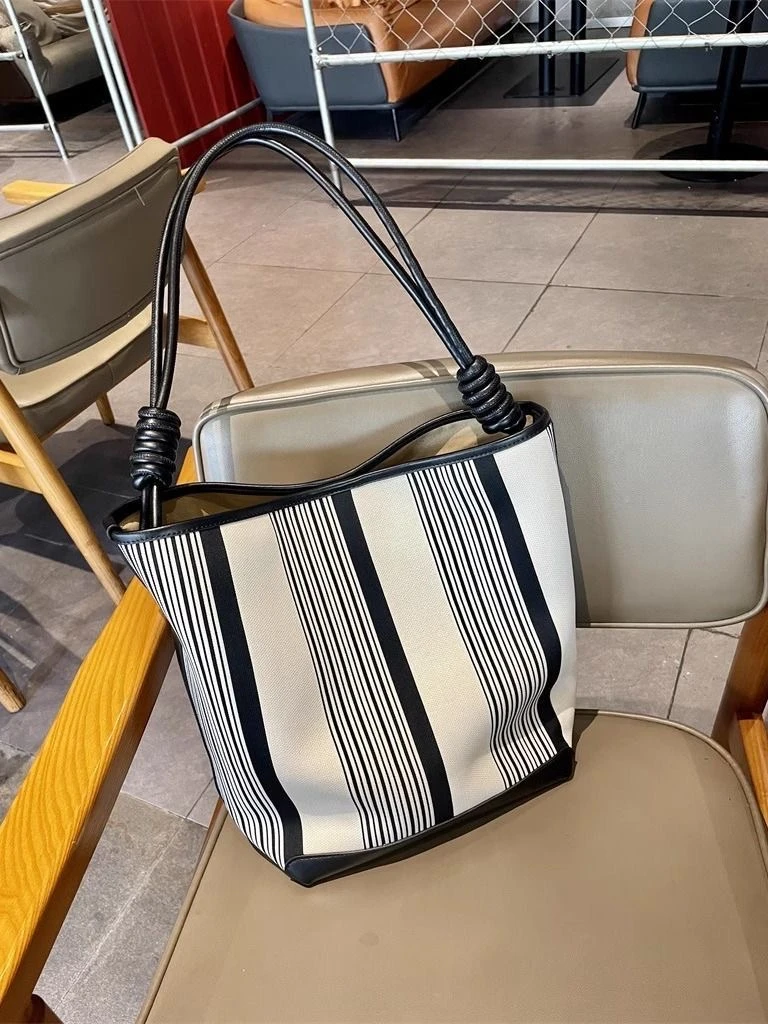 韩系夏慵懒风托特水桶包女大容量通勤包新款织布单肩腋下大包包潮