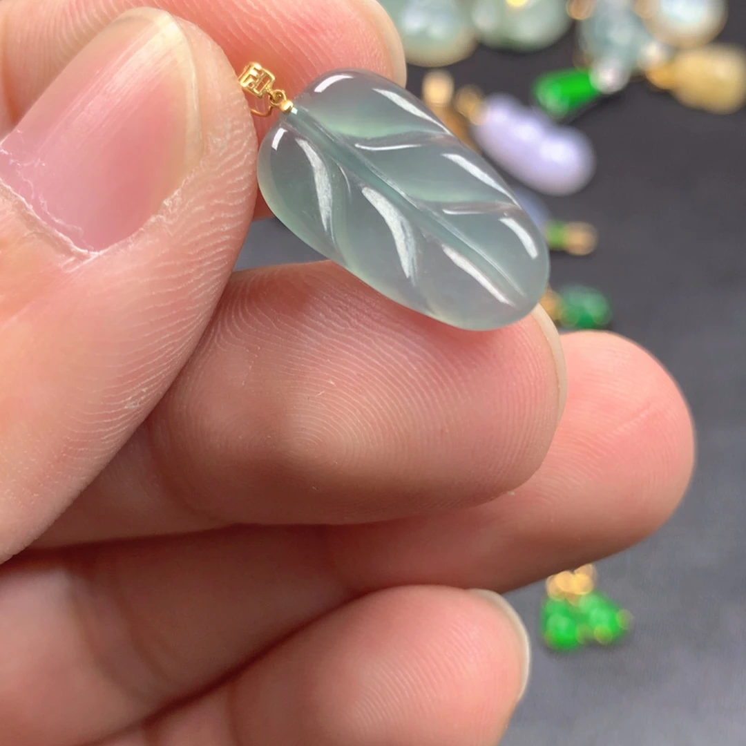 【闪购商品】颈饰18K金镶嵌翡翠翡翠