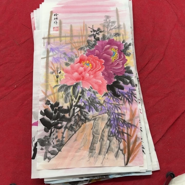 国画花鸟等图案为一体而得