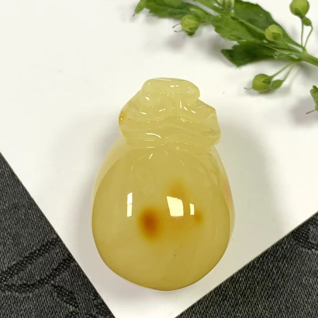 「戴琴珠宝」Z672-蜜蜡雕刻件吊坠（多样性发其一）