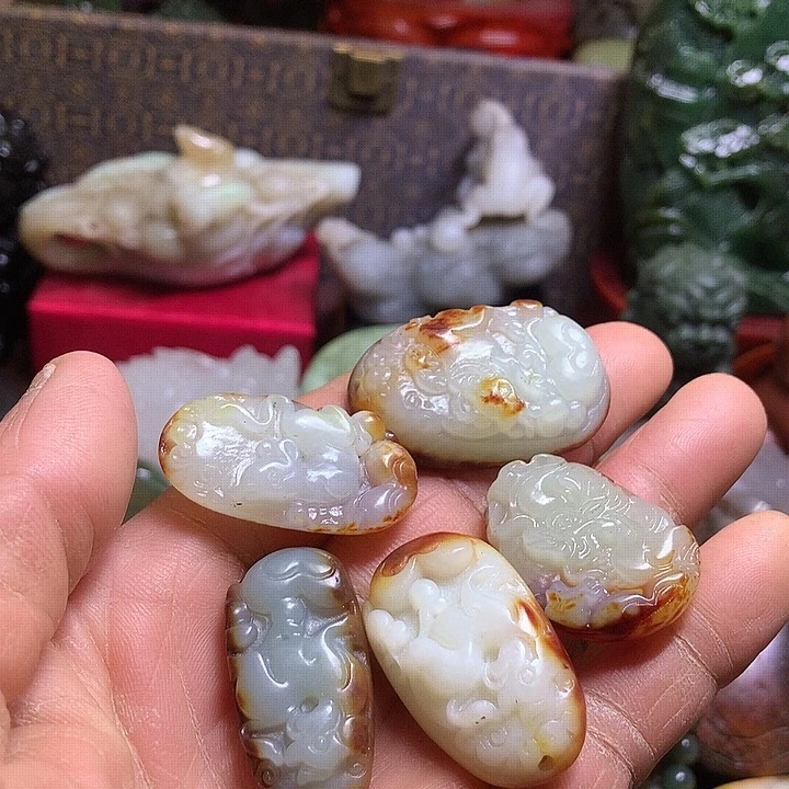 未镶嵌手链和田玉（糖玉）易****）