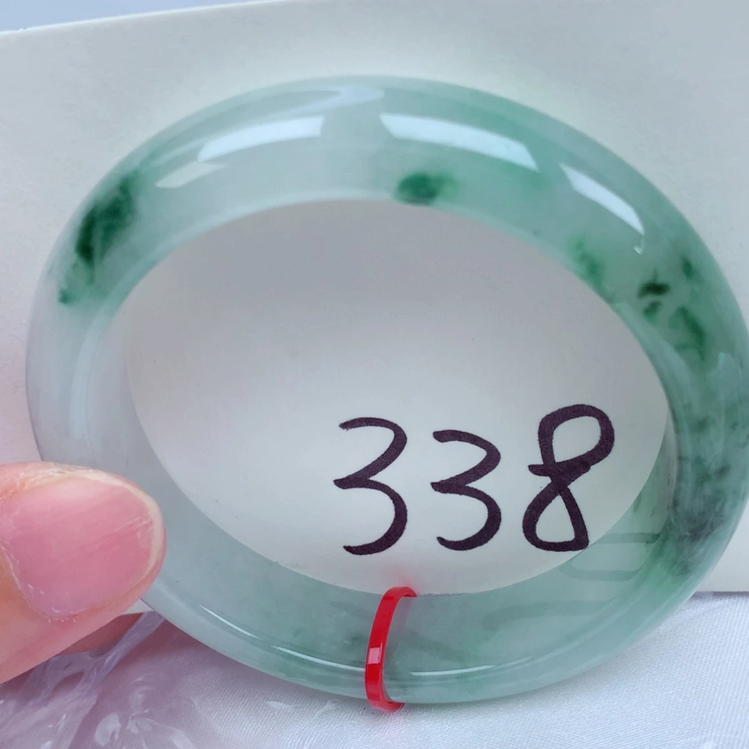 翡翠手镯未镶嵌翡翠