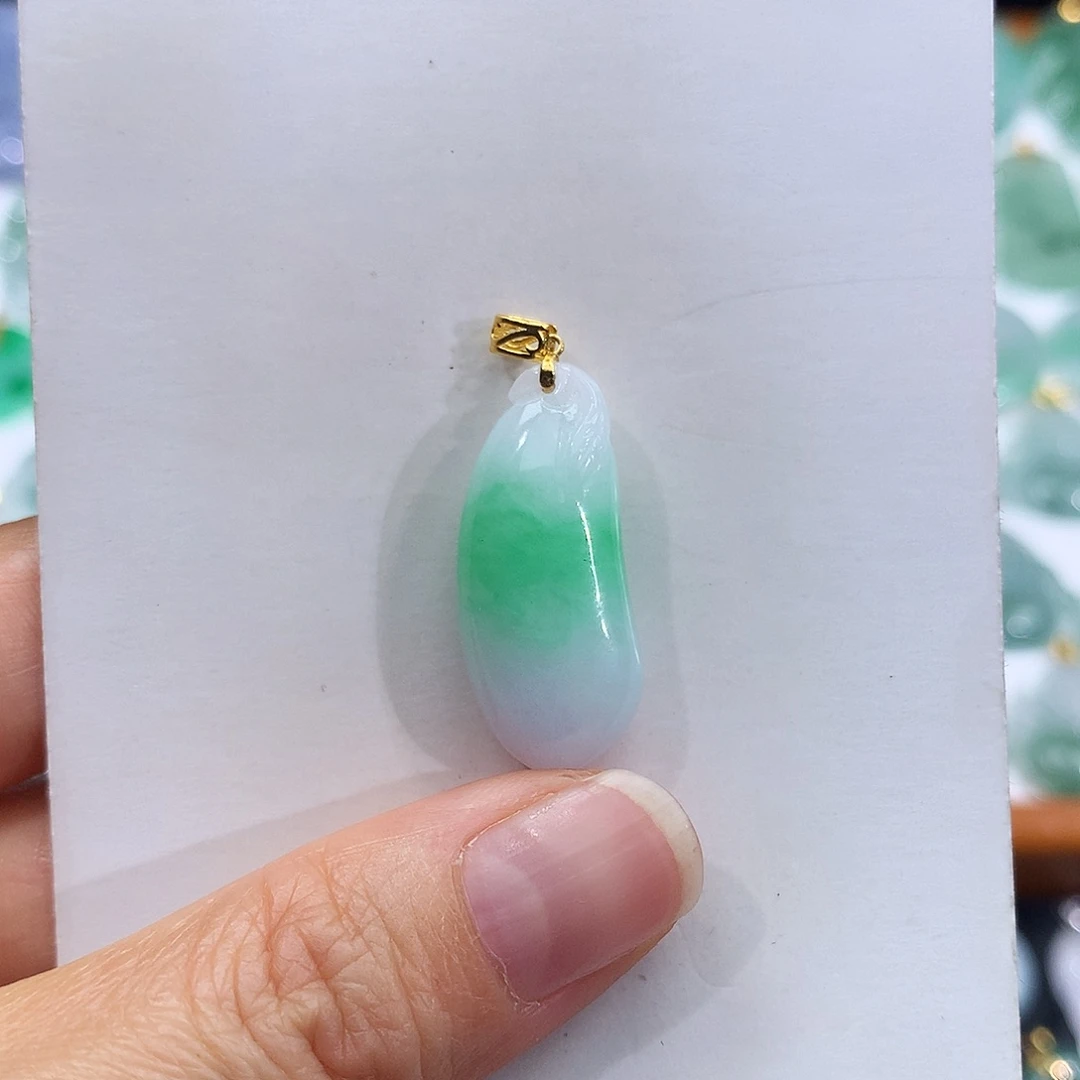 翡翠18K金镶嵌颈饰翡翠吊坠