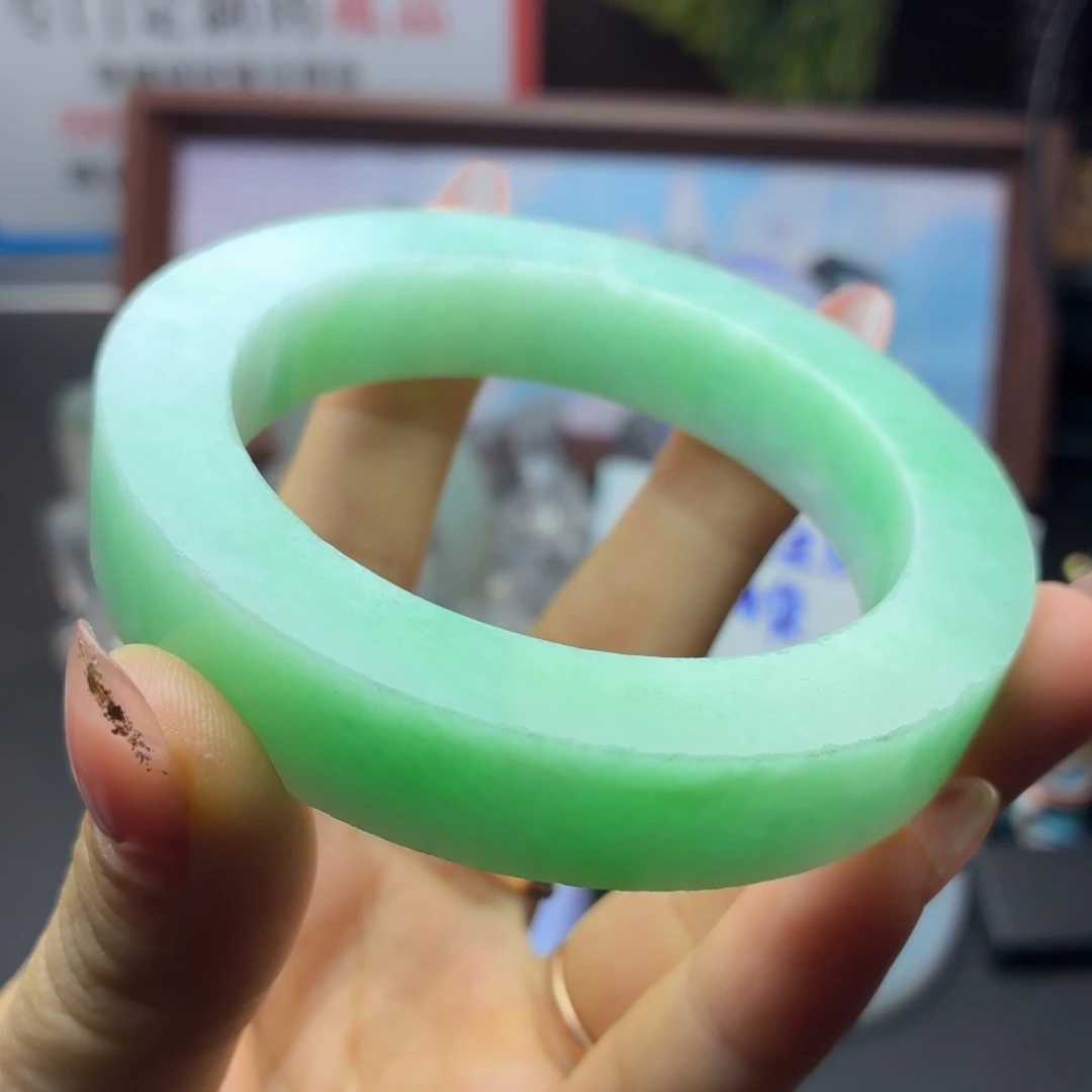 定制翡翠未镶嵌翡翠手镯