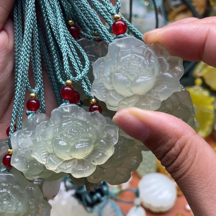 蛇纹石玉未镶嵌吊坠