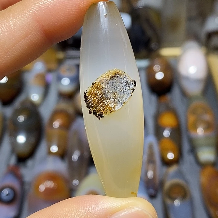 玛瑙/玉髓颈饰未镶嵌小河豚